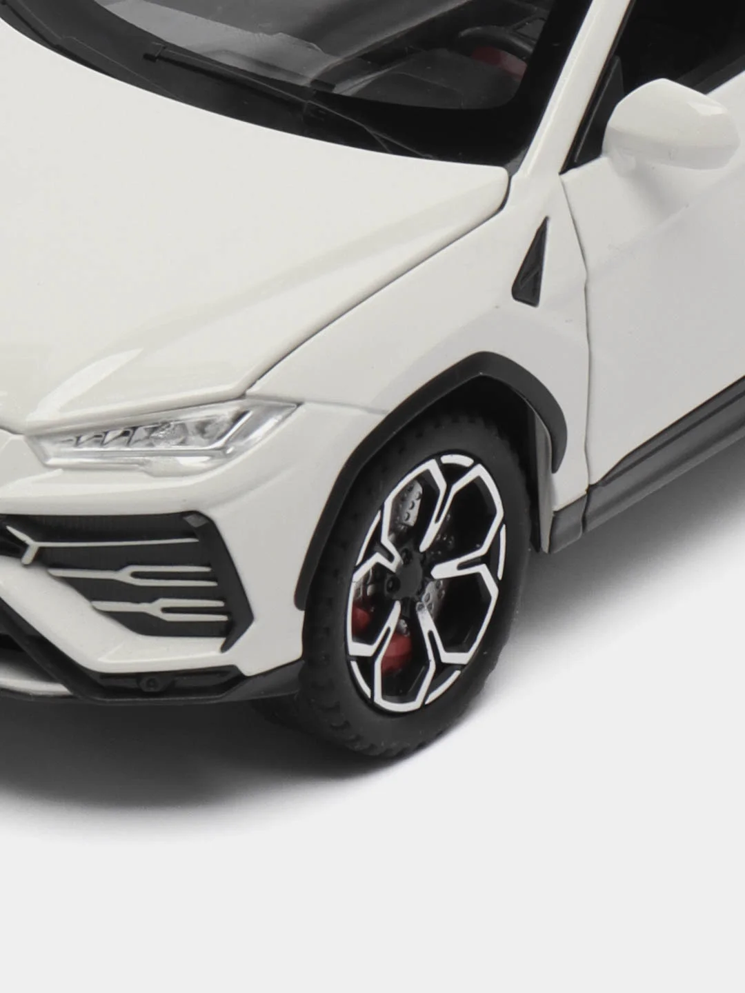 Белый металлическая модель Lamborghini Urus 1:24 CZ141A