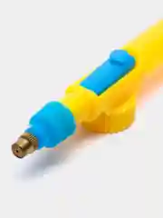 Желтый распылитель для опрыскивания растений