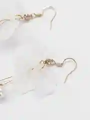Золотой серьги длинные "Белые лепестки"