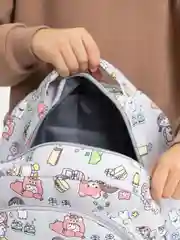 Серый школьный рюкзак с ремешками