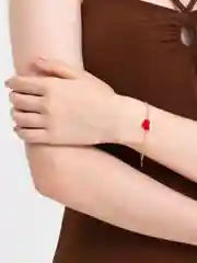 Красный браслет на руку "Сердце"