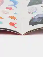 Волшебный мир: книжка с наклейками