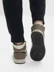 Коричневый кроссовки высокие, баскетбольные