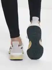 Кроссовки женские