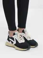 Кроссовки женские