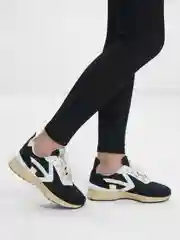 Кроссовки женские