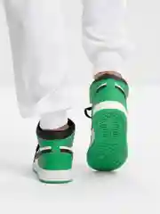 Зеленый кроссовки высокие, баскетбольные