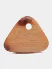 Подвеска из можжевельника, треугольная