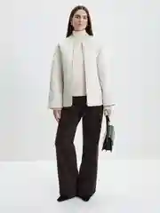 Молочный стеганый бомбер женский Zarina