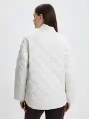 Молочный стеганый бомбер женский Zarina