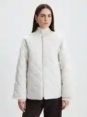 Молочный стеганый бомбер женский Zarina