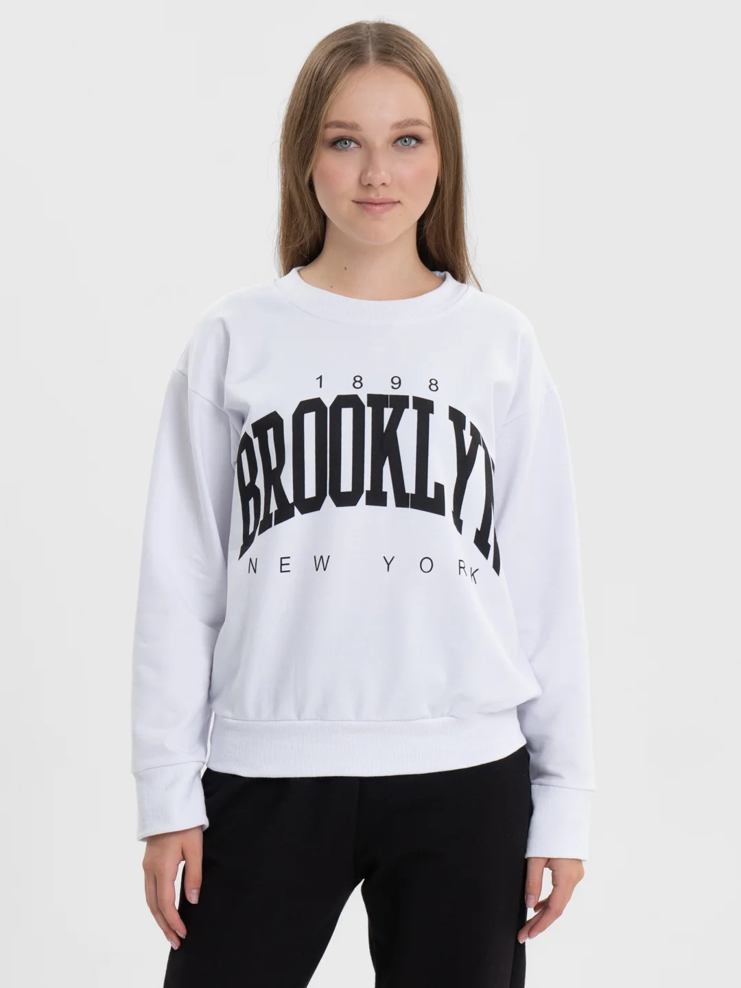 Черный женский спортивный костюм-двойка, с принтом BROOKLYN: свитшот и брюки