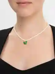 Зеленый чокер из белого жемчуга, с подвеской