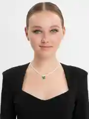 Зеленый чокер из белого жемчуга, с подвеской