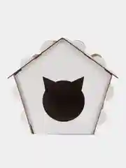 Белый домик-лежак для кошки, с когтеточкой, из гофрокартона