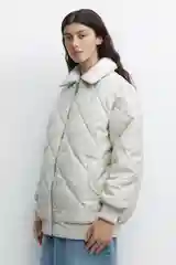 Молочный куртка-бомбер Befree oversize из экокожи с меховым воротником