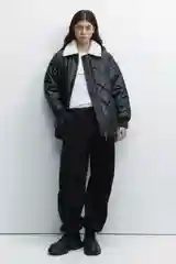 Черный куртка-бомбер Befree oversize из экокожи с меховым воротником