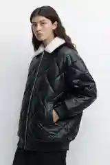 Черный куртка-бомбер Befree oversize из экокожи с меховым воротником