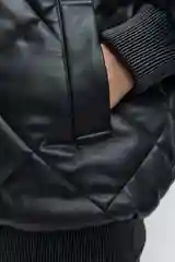 Черный куртка-бомбер Befree oversize из экокожи с меховым воротником