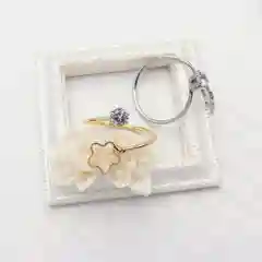 Золотой кольцо со звездой и стразами