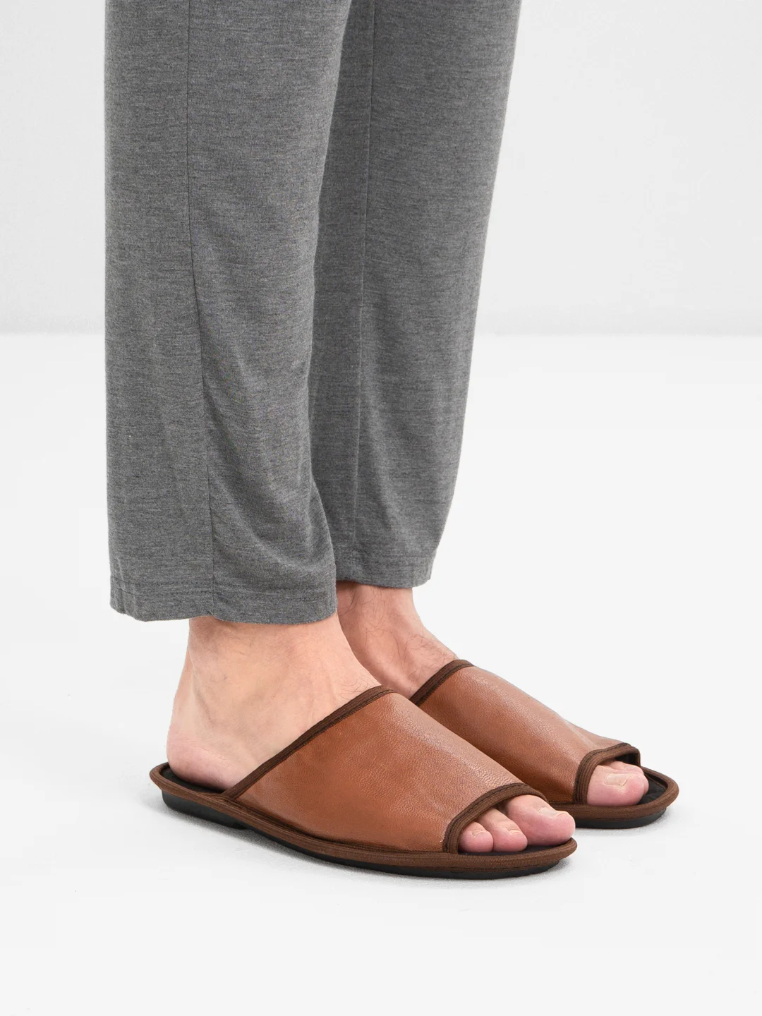 Коричневый тапочки домашние мужские из экокожи Soft Slippers