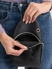 Черный рюкзак сумка через одно плечо