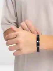 Белый браслет мужской