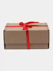 Алый подарочный набор косметики для женщины