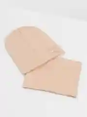 Бежевый шапка со снудом