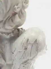 Бежевый статуэтки