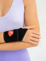 Черный бандаж для запястья