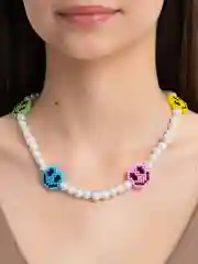 Лазурный бусы со смайликами из бисера