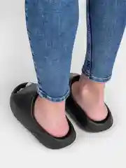 Черный сланцы женские, на высокой подошве