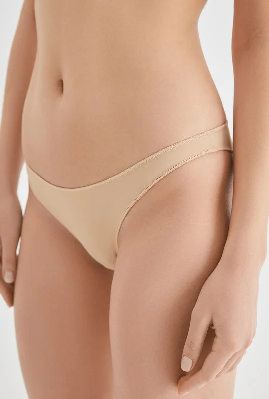 Бежевый трусы женские Infinity Lingerie базовые, классические, с необработанным срезом