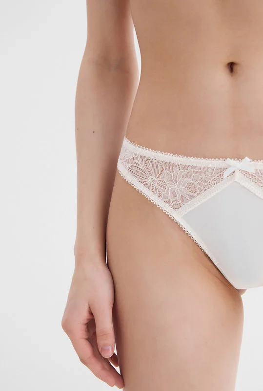 Белый трусы-стринги женские Infinity Lingerie из эластичного материала и кружева