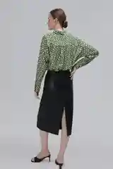 Зеленый блузка женская INCITY классического прямого кроя, с длинными рукавами на манжете