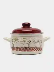 Глубокая кастрюля с металлической крышкой