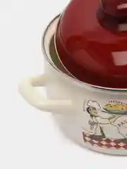 Глубокая кастрюля с металлической крышкой