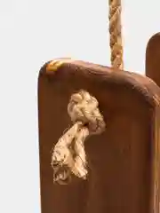 Винница из массива дерева на 2 бокала и бутылку