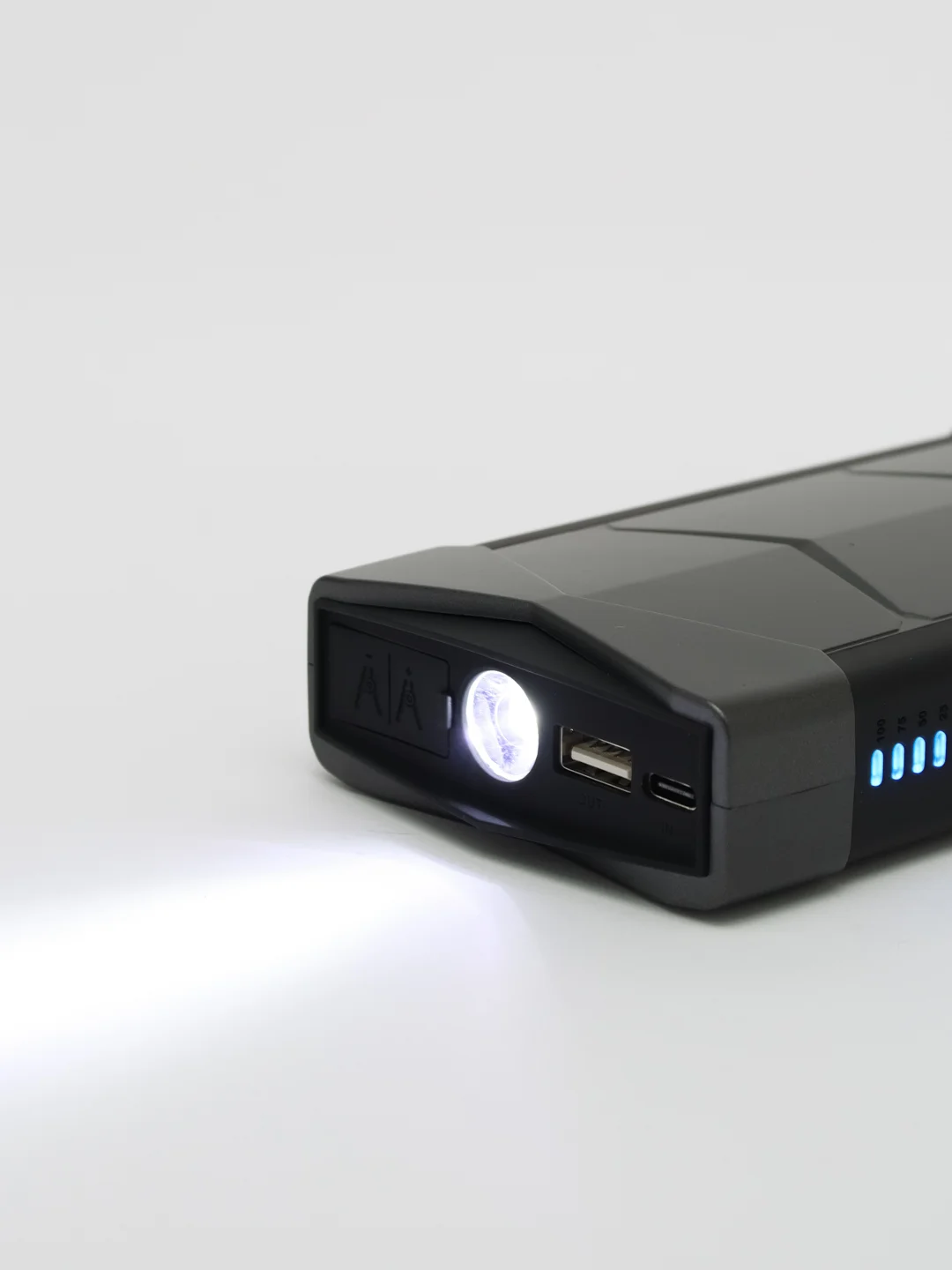 Серый автомобильное пусковое зарядное устройство Jump Starter