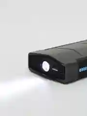 Серый автомобильное пусковое зарядное устройство Jump Starter