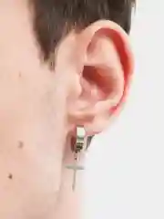 Серебряный сережка с подвеской Крест