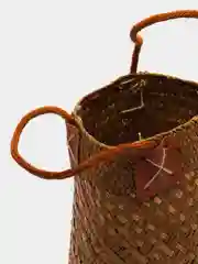 Бежевый корзина плетеная