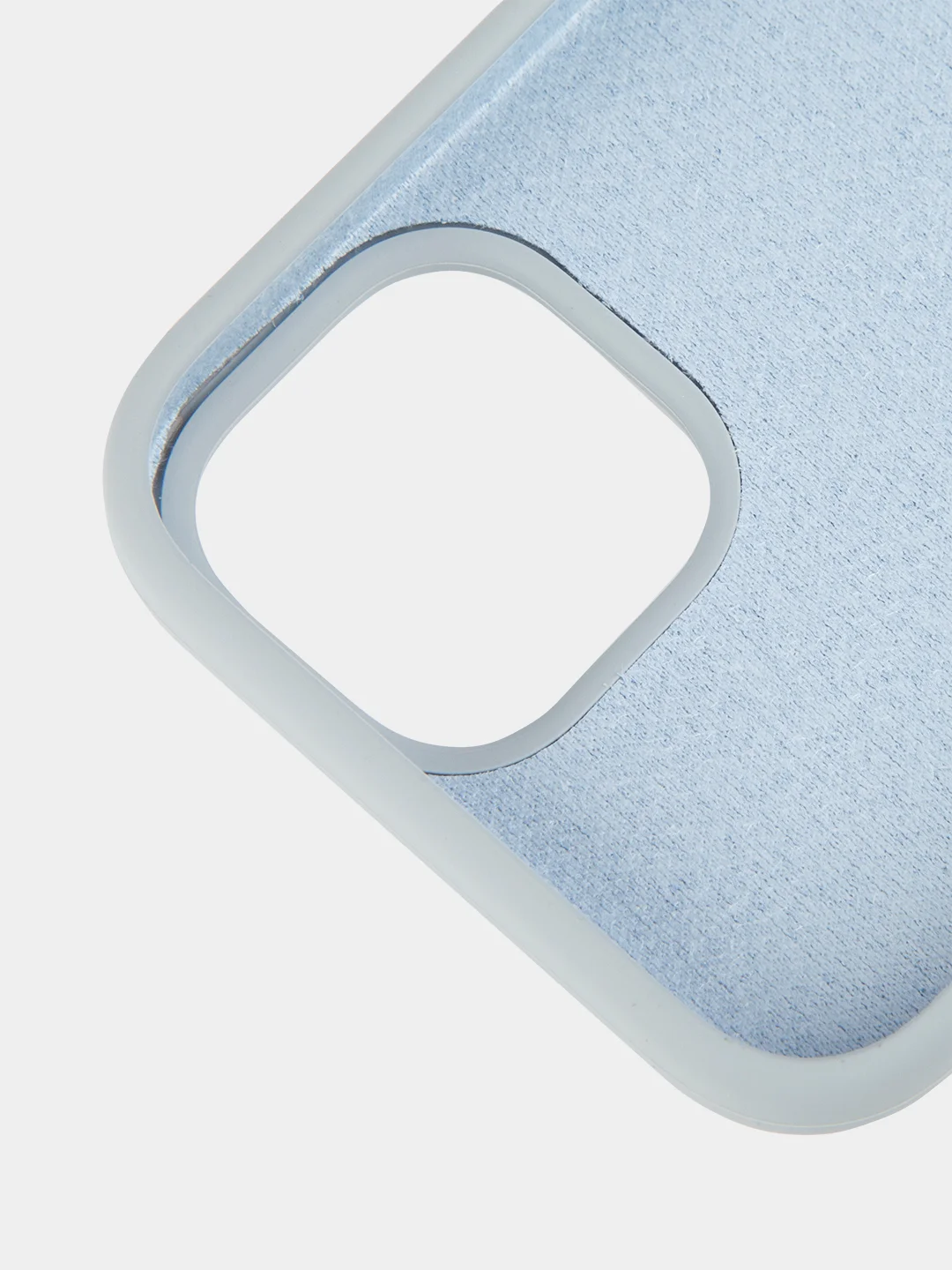 Небесно-голубой чехол для Apple iPhone 15 силиконовый ROSCO матовый с микрофиброй, бортиком защитой камер