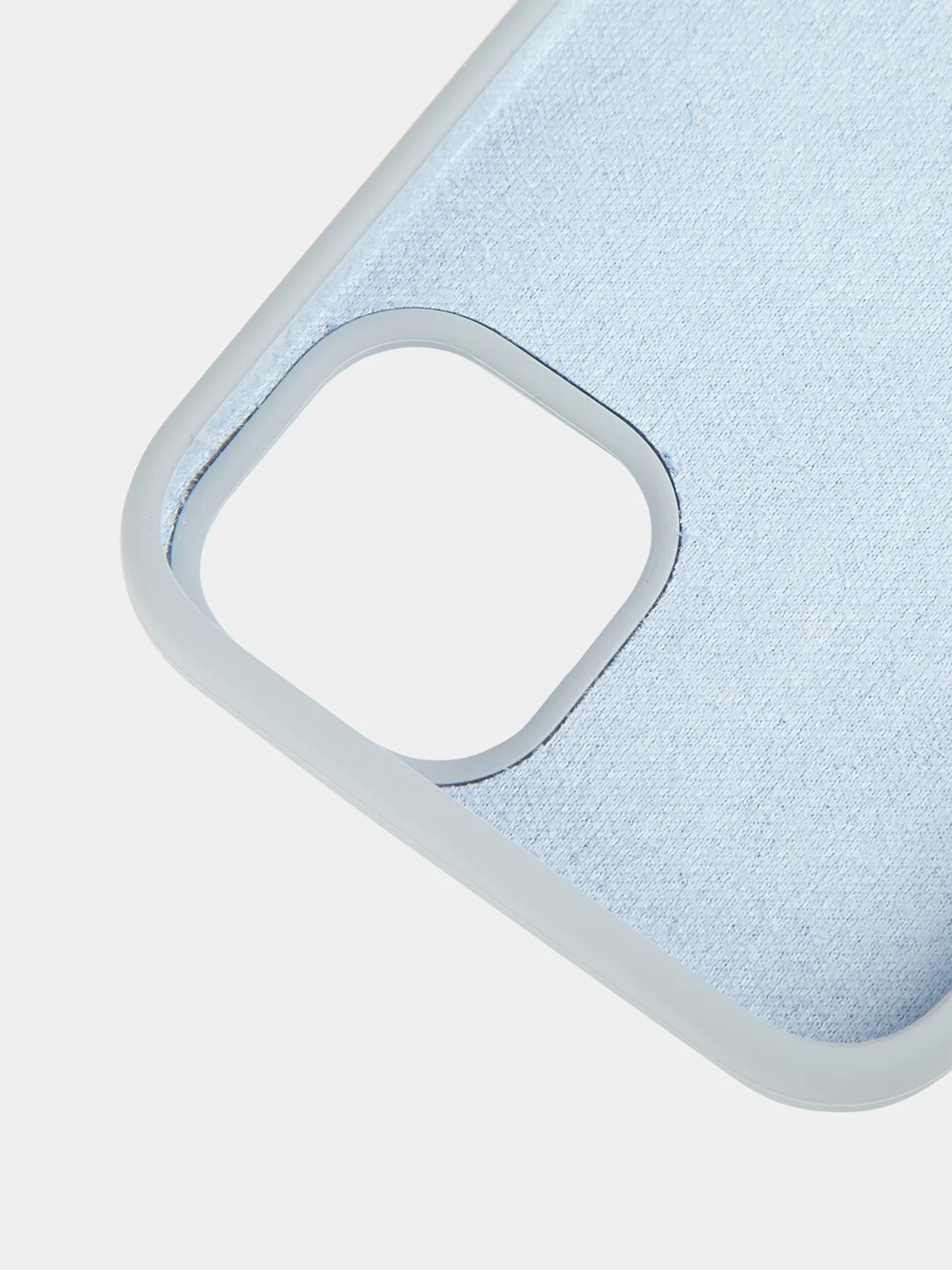 Небесно-голубой чехол для iPhone 15 Plus силиконовый ROSCO матовый с микрофиброй, бортиком защитой камер