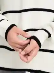 Черный свитер женский, в полоску