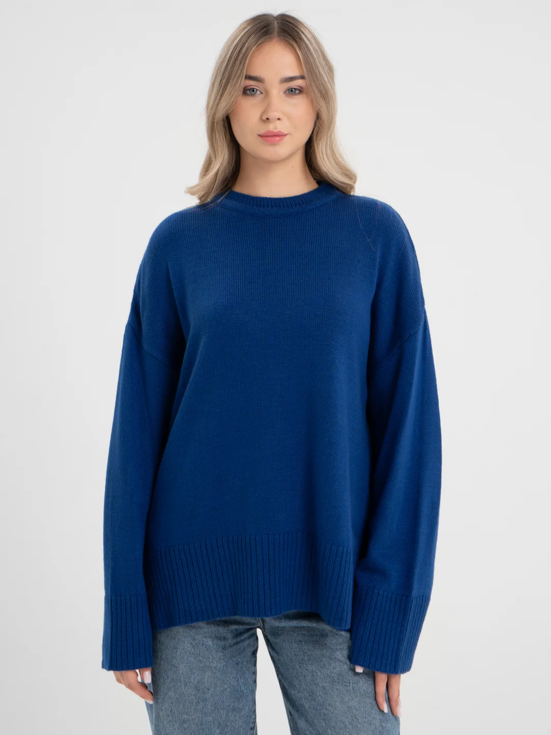 Синий свитер oversize