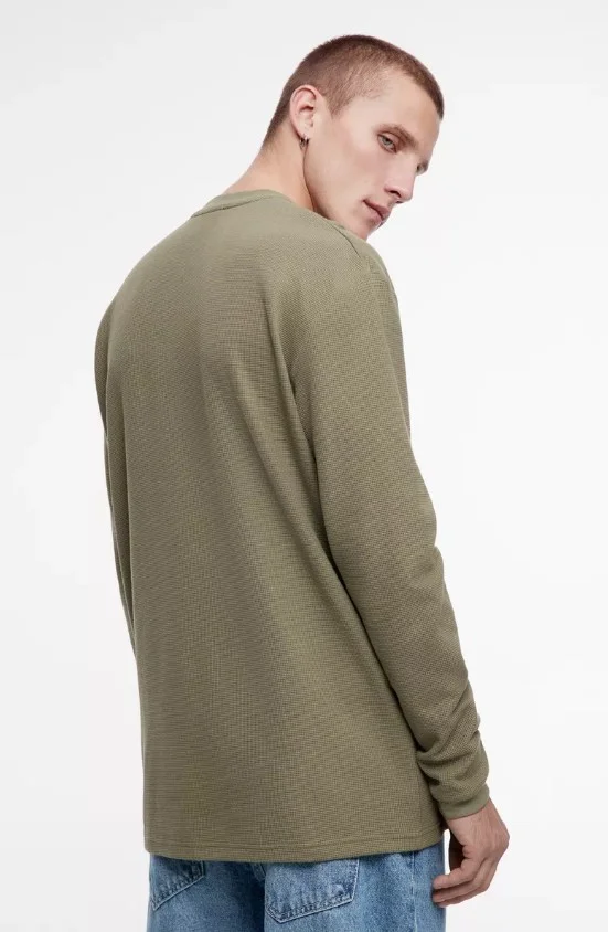 Темно-синий лонгслив мужской oversize хлопковый с застежкой на груди Befree