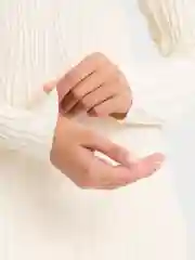 Молочный костюм женский, вязаный, силуэтный