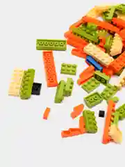 Бирюзовый конструктор 3D из мини-блоков "Лис Ник в зеленой рубашке. Зверополис", 1750 деталей